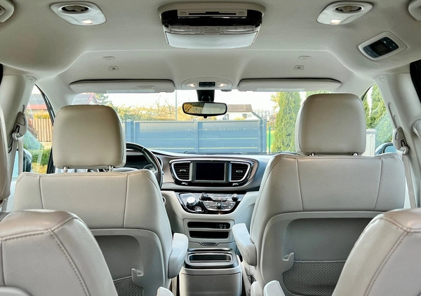 Chrysler Pacifica cena 86900 przebieg: 232231, rok produkcji 2018 z Czarne małe 781